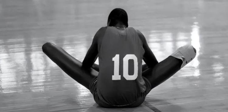 NBA奇特的身体结构文班亚马穿55码大鞋伦纳德大腿围度比腰粗