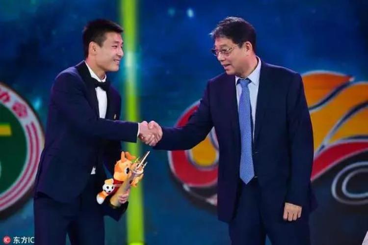 2018年中超上港夺冠之路「上港夺冠给了迷茫中的中国足球一道光」