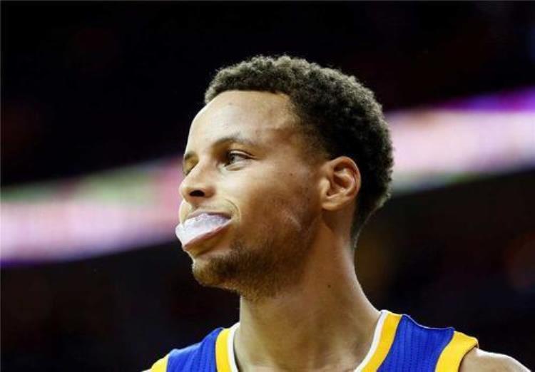 NBA嚼口香糖「以前NBA比赛中嚼口香糖是一种潮流为何现在不行了」