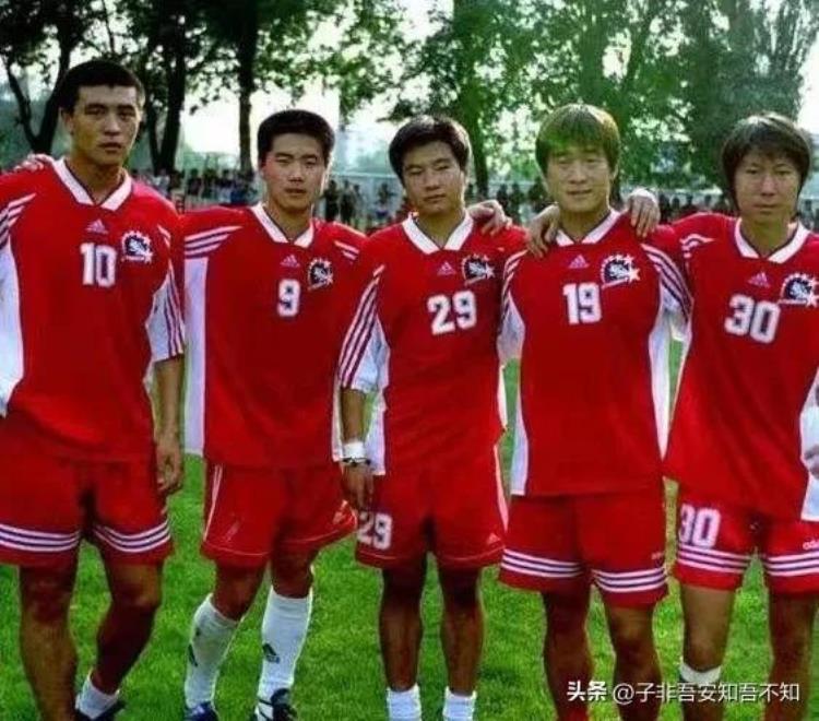 中国男足主教练李铁职业生涯「中国男子足球队前主教练李铁的成长史从四小天鹅到迷失自我」