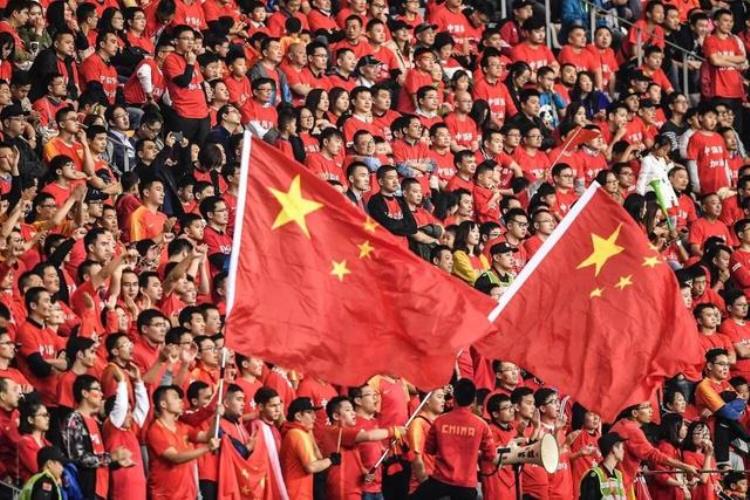 国足李铁现在情况「就是带走十个李铁也解决不了中国足球现有的问题」