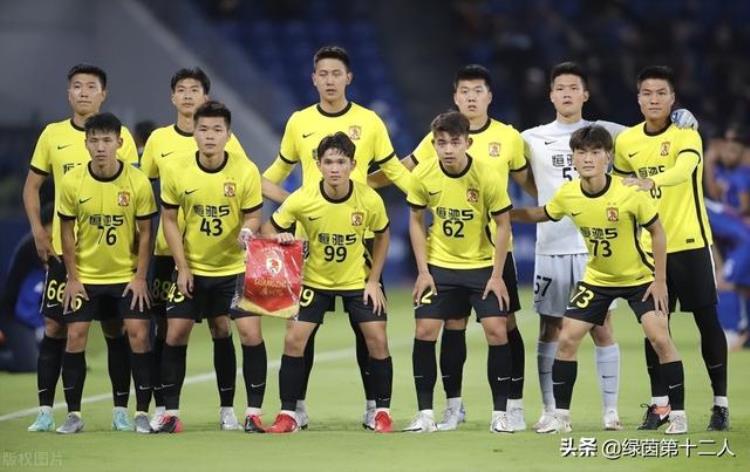 国足再输日本「08惨败日本这是国足未来记者怒批把中国球队踢出本届亚冠」