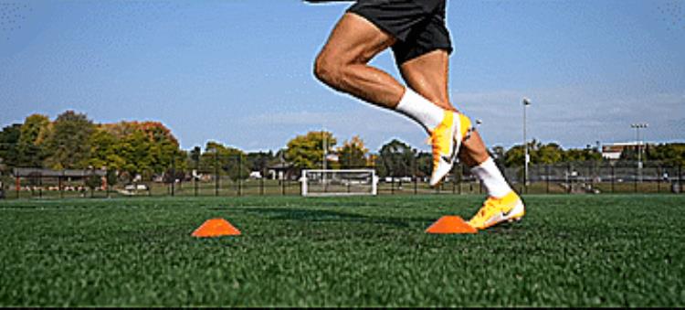 如何提高脚下速度「五个简单的训练可以让你的脚下越来越快」