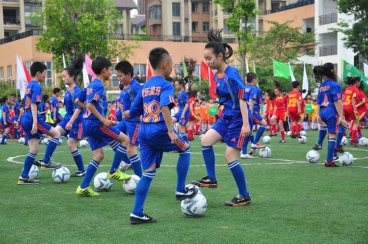 成都青少年足球「推进校园足球发展成都市锦江区频出新招」