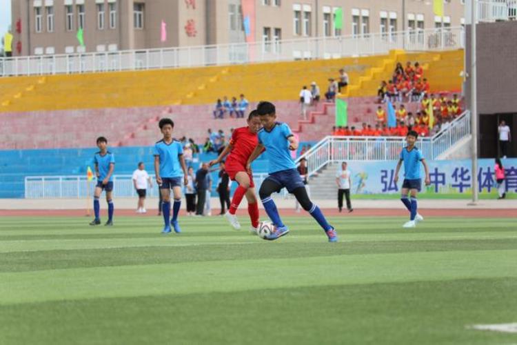 内蒙古自治区校园足球选拔营「2022赤峰市青少年足球联赛青训营最佳阵容选拔展开小学组争夺」