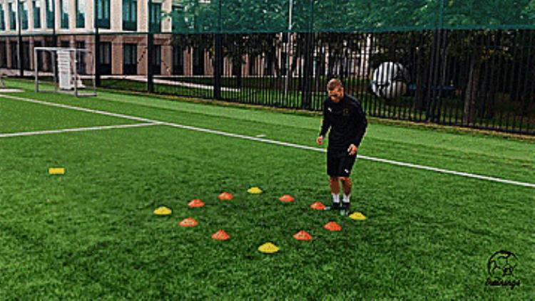 足球运动员灵敏训练方法「每个足球运动员都应该了解并让脚步更快的五个敏捷训练方法」