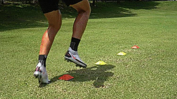 提高脚步灵活性训练方法「五个提高你脚下速度协调性还有平衡能力的步伐训练」