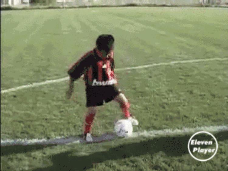 足球需要用小球练球感「孩子初学踢球先别整那些花哨的要先练球感」
