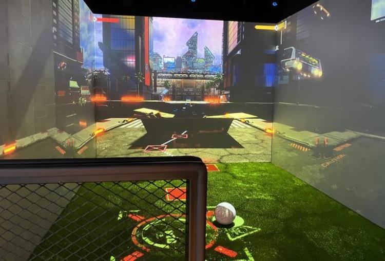 虚拟足球训练场混合现实眼镜元宇宙列车驶向进博会进博会探馆