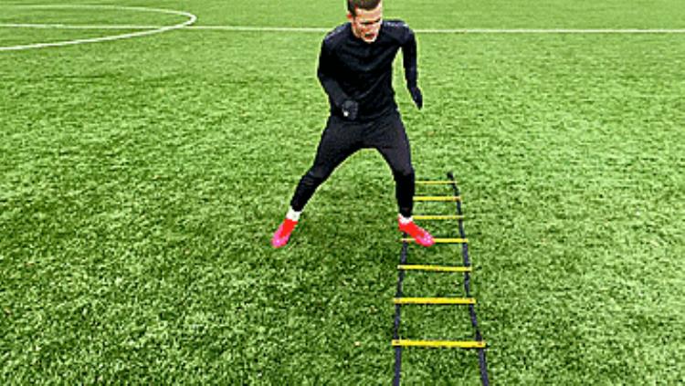 敏捷梯体能训练「七个非常适合足球运动员的敏捷梯爆发训练」