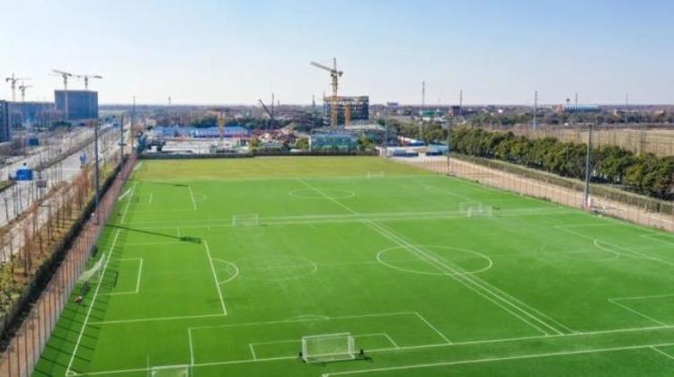 预计提前4个月完成主体施工来看临港新片区足球训练基地最新进展
