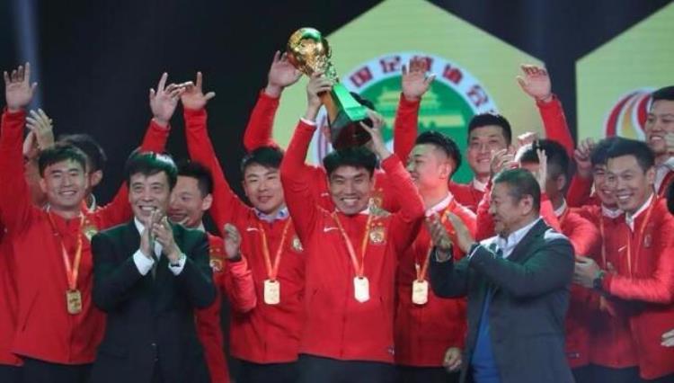 中国足坛奇闻曝中超冠军奖杯去年12月弄丢了至今仍未找到