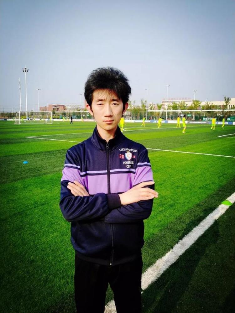 离开北京前往小县城做起足球青训6年多来他的生活怎么样