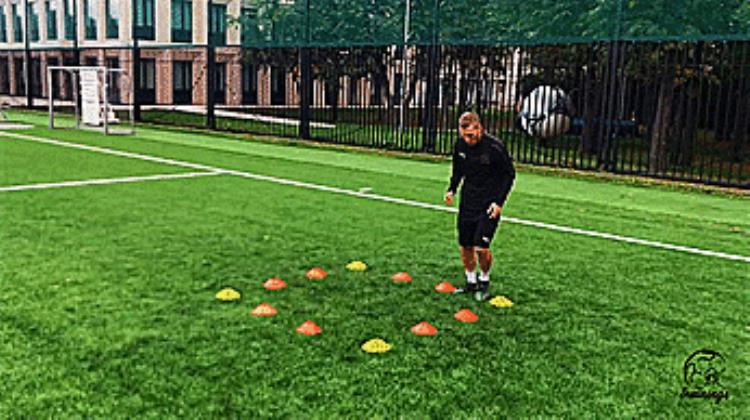 足球运动员灵敏训练方法「每个足球运动员都应该了解并让脚步更快的五个敏捷训练方法」