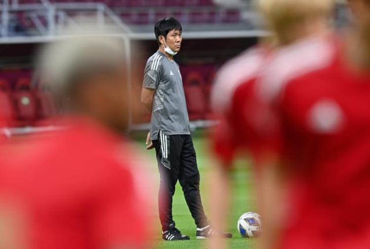 足球世预赛12强赛日本队进行赛前训练「足球世预赛12强赛日本队进行赛前训练」