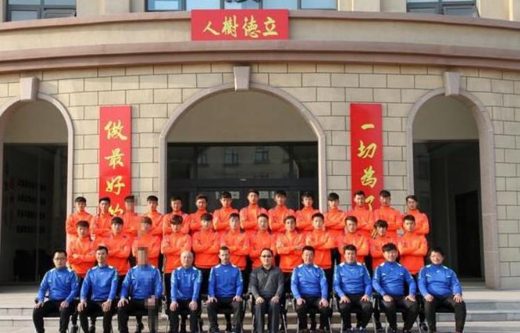 中国足球青训工作的两个难题13岁现象成本居高不下