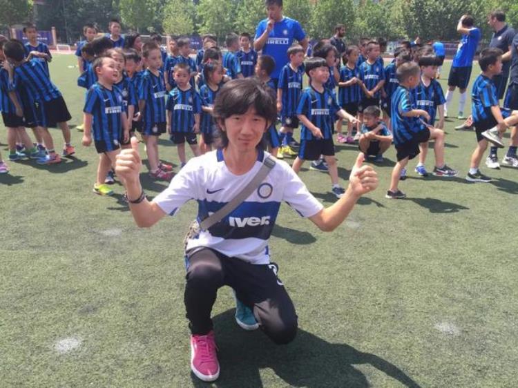 离开北京前往小县城做起足球青训6年多来他的生活怎么样