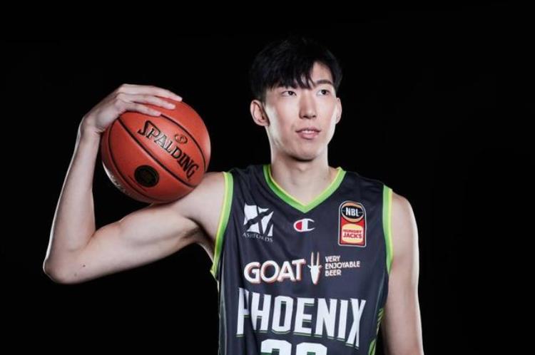 周琦受NBA邀请「周琦拒绝NBA邀请原因曝光心系中国男篮遭球迷的冷嘲热讽」