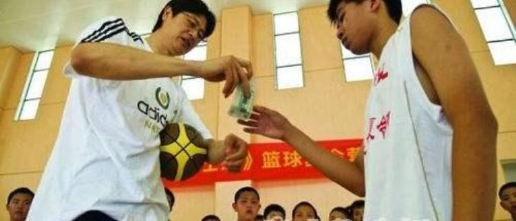 错过NBA的中国球员宋涛因伤错过NBA中国第一人朱芳雨称没诚意