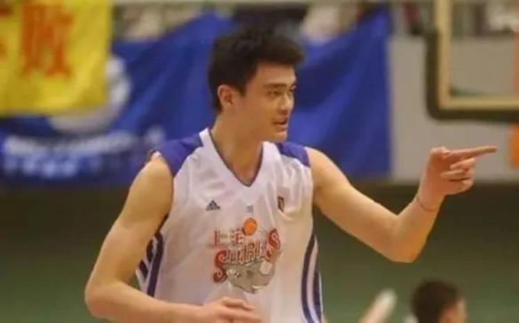 你知道姚明打了5年CBA8年NBA一共赚了多少钱绝对的世界级富豪