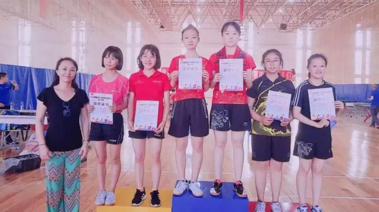 鼓掌个旧2名女学生拿到省级冠军还将代表云南省到日本参加比赛