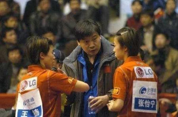 李隼是中国女乒的一位传奇教练「女乒教父李隼坚守国乒30载带出3位大满贯20多位世界冠军」
