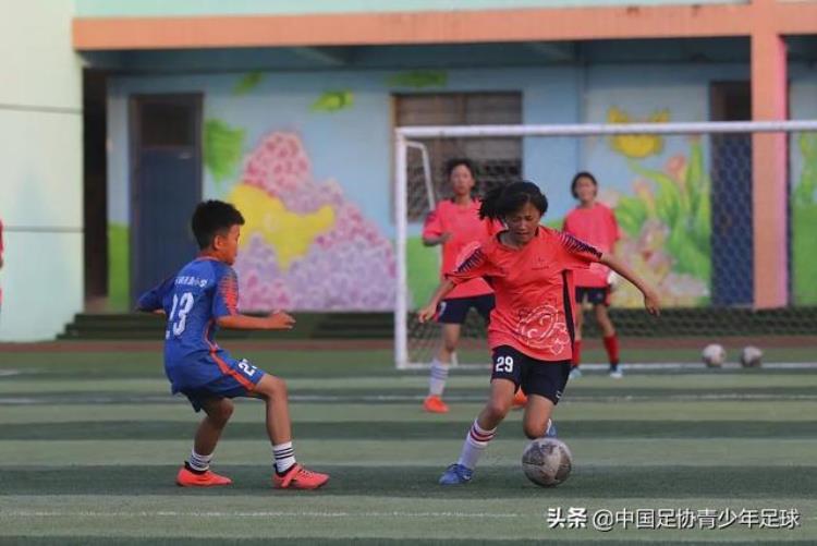 全国青少年校园足球联赛「央广中国之声中国青少年足球联赛落地从小学到高校怎么赛」