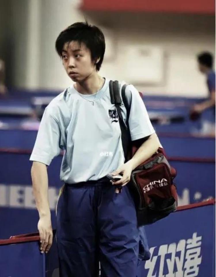 李隼是中国女乒的一位传奇教练「女乒教父李隼坚守国乒30载带出3位大满贯20多位世界冠军」