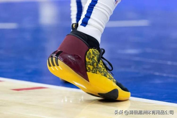 昨晚NBA比赛中出现了四款新运动鞋