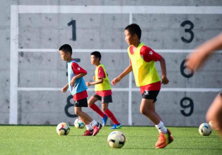 日本足球跟中国足球的差距「从日本队世界杯表现谈中日两国足球发展的现状和未来」
