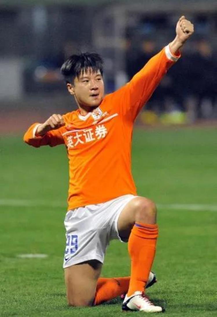 足球排名第一球员「盘点职业化后中国足球顶级联赛最佳射手(二)」