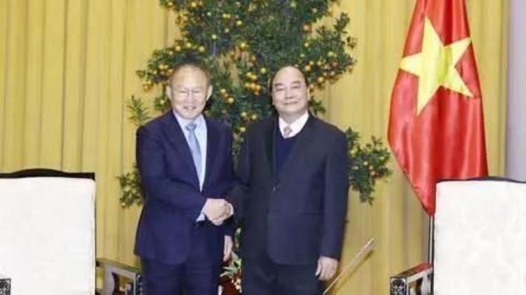 马德兴越南国家主席阮春福接见越南队主教练朴恒绪