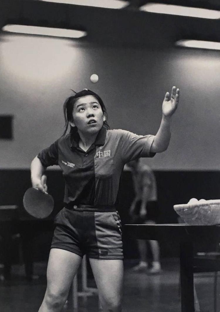 邓亚萍年龄不大,却连续多次获得世界冠军「邓亚萍曾因个子小被退回14年拿18个冠军成为一代女皇34」