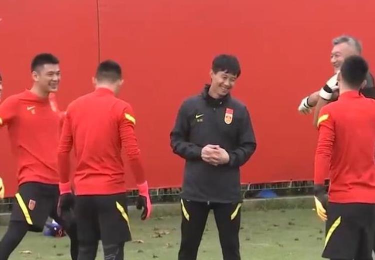 武磊再次在西班牙为球迷带来好消息「武磊爆料西班牙人主帅对国足提前征召很生气原本踢首发」