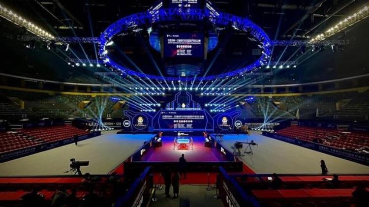 全球首发双鱼展翅王2代球台亮相2020国际乒联总决赛