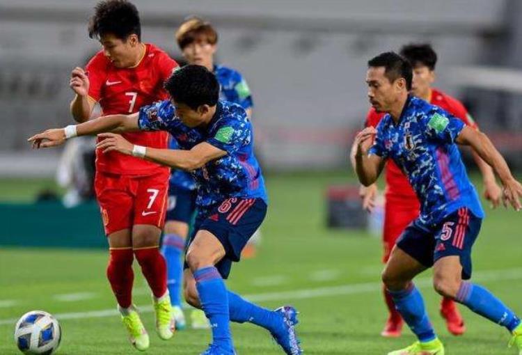 越南男足冠军「新王登基越南国足创造历史史上首次夺冠队员怒吼疯狂庆祝」