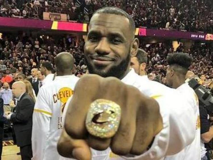 整个NBA所有人谁手握最多冠戒乔丹仅6枚11冠的指环王也靠边
