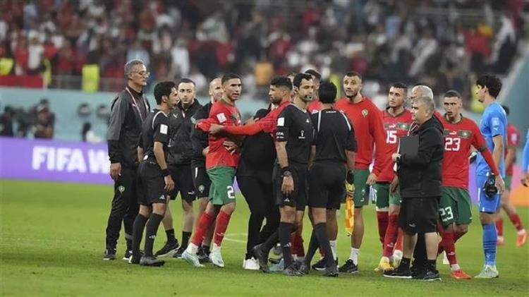 欧洲杯淘汰赛裁判「5大争议吹罚国足克星裁判被围攻摩洛哥无缘世界杯季军」