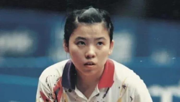 乒乓球世界冠军选择的长胶底板邓亚萍朱世赫何卓佳等