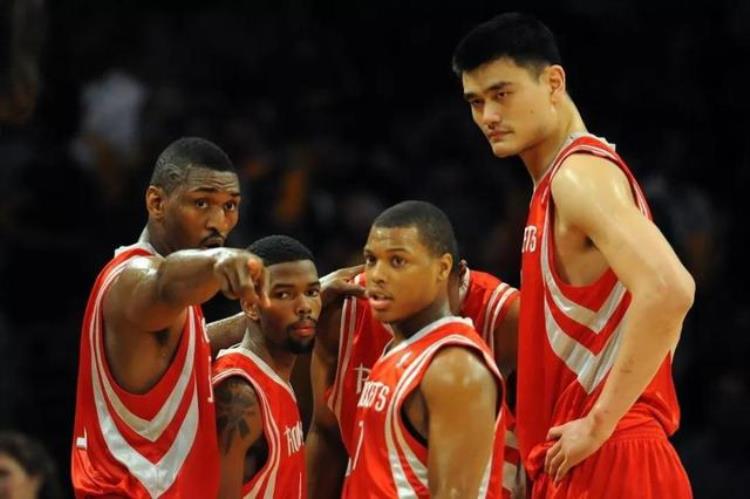 姚明在NBA搭档过的队友中有多达七位球员先后拿到了总冠军