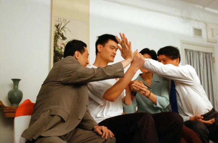 20年前的今天姚明当选NBA状元那会是中国篮球最鼎盛的时期吧
