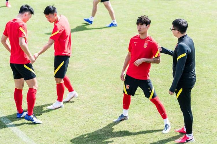 马德兴国足人员语言能力提升掌握外语能更好理解足球