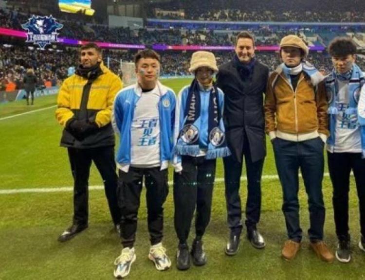 英超曼城中国球员「当英超曼城邂逅中国战队足球和电竞的粉丝破圈了」