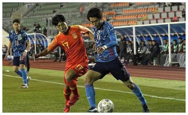 国足十二强赛对日本「十二强赛国足要注意日本人的小动作用手把球打进谁也防不了」