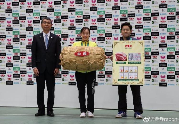 中国乒乓教练又成大赢家两大爱徒逆转夺冠赛后与其激动拥抱