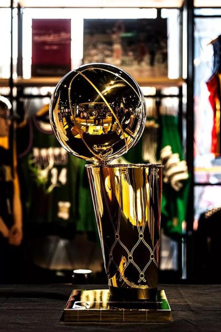 NBA总冠军奖杯叫奥布莱恩杯那其他奖杯用谁命名科比在列