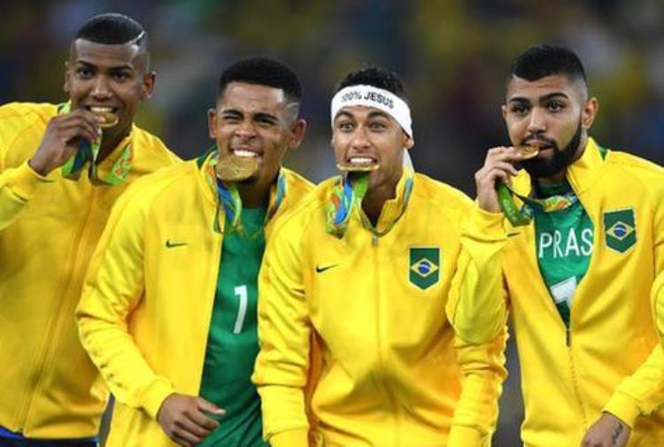 巴西足球不带教练绝对能赢国足就像国乒不带教练也能打赢巴西