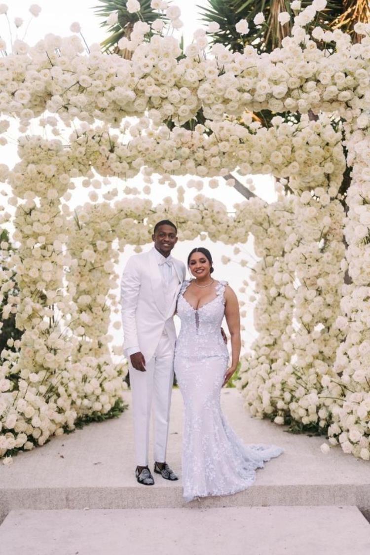 nba球星求婚「又一位NBA球星举办婚礼妻子曾是大学头号得分手国王官方送祝福」