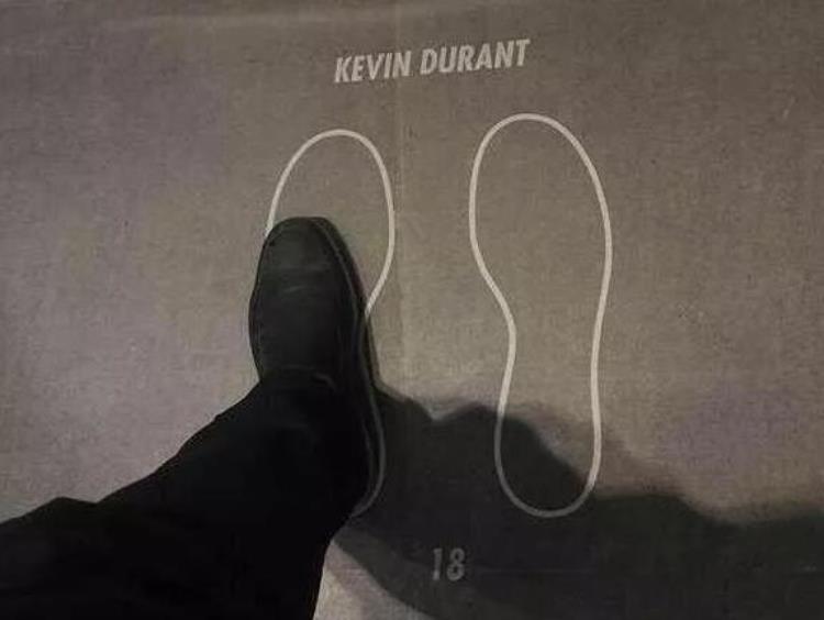 杜兰特为什么老是掉鞋「杜兰特的脚又扁又长还在赛场上总掉鞋难道都是鞋子的错误么」
