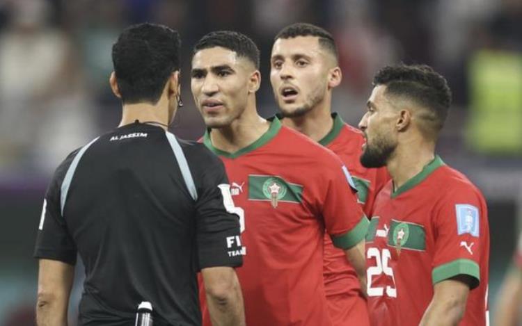 欧洲杯淘汰赛裁判「5大争议吹罚国足克星裁判被围攻摩洛哥无缘世界杯季军」